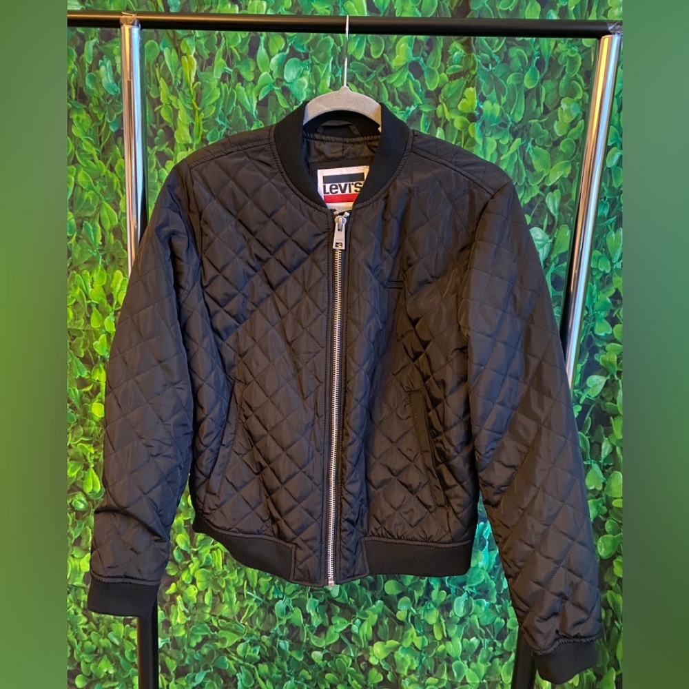 Levi’s - NWOT Quilted Bomber Jacket